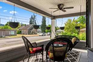 211 S 3rd St, Cottage Grove, OR 97424 - Photo 4