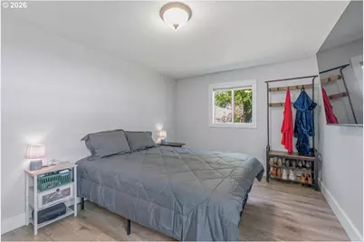 622 SE 111th Ave, Portland, OR 97216 - Photo 16