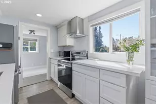 622 SE 111th Ave, Portland, OR 97216 - Photo 8