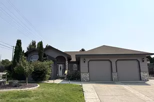 994 E Hurlburt Ave, Hermiston, OR 97838 - Photo 1