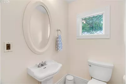 14 SW Whitaker St, Portland, OR 97239 - Photo 12