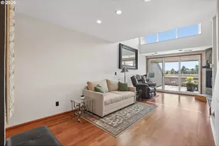 170 N Hayden Bay Dr, Portland, OR 97217 - Photo 6