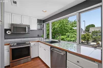 170 N Hayden Bay Dr, Portland, OR 97217 - Photo 18
