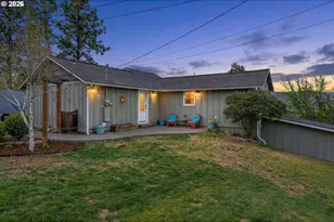 410 E 15th Pl, The Dalles, OR 97058 - Photo 2