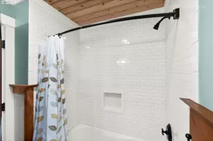 4005 NE Hassalo St, Portland, OR 97232 - Photo 24