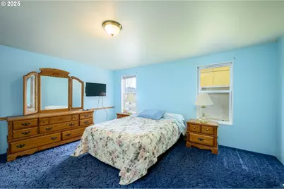 196 W 15th St, Lafayette, OR 97127 - Photo 18