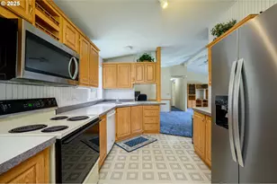 196 W 15th St, Lafayette, OR 97127 - Photo 14