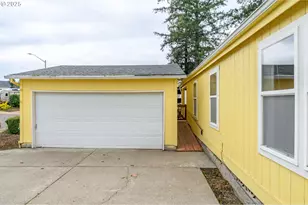 196 W 15th St, Lafayette, OR 97127 - Photo 6