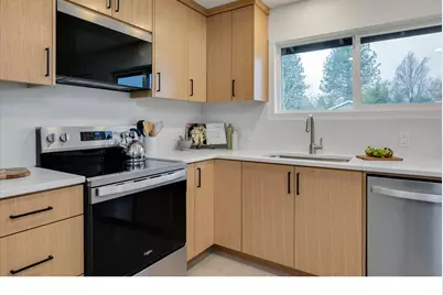 18124 SE Stephens St, Portland, OR 97233 - Photo 10