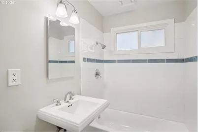 1405 SE 85th Ave, Portland, OR 97216 - Photo 14