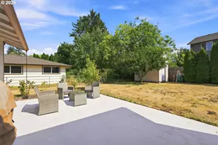 406 E Mission Dr, Newberg, OR 97132 - Photo 18