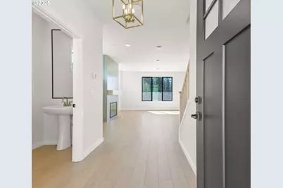 404 W 20th Way, La Center, WA 98629 - Photo 2