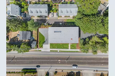 10985 E Burnside St #13, Portland, OR 97216 - Photo 8