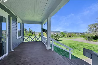 1878 Trails End Ln, Sutherlin, OR 97479 - Photo 4