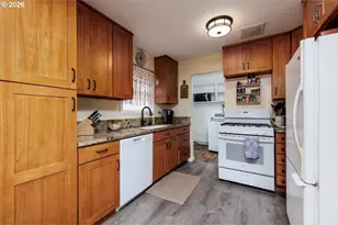 10021 SE Harold St, Portland, OR 97035 - Photo 14