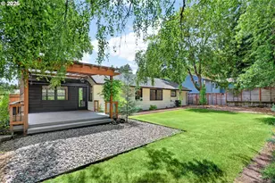 7021 SW Stephen Ln, Portland, OR 97225 - Photo 2