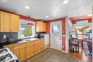 380 Columbia St, Cathlamet, WA 98612 - Photo 12