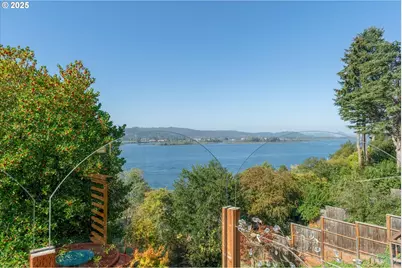 380 Columbia St, Cathlamet, WA 98612 - Photo 14