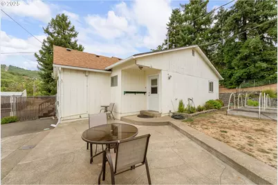 157 NE Spencer Ct, Roseburg, OR 97470 - Photo 8