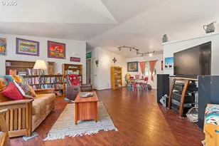 310 Pitney Ln, Junction City, OR 97448 - Photo 4