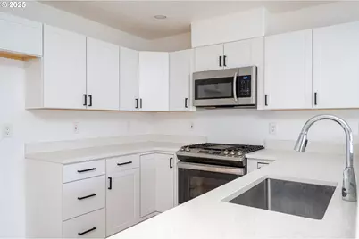 39380 Amherst St, Sandy, OR 97055 - Photo 4