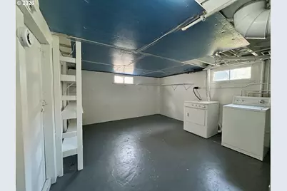 2202 NE Everett St, Portland, OR 97232 - Photo 22