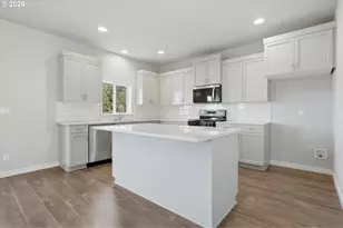 528 E Wilson St, Carlton, OR 97111 - Photo 4