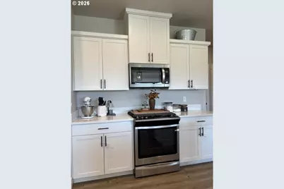 946 S Calapooia St, Sutherlin, OR 97479 - Photo 8