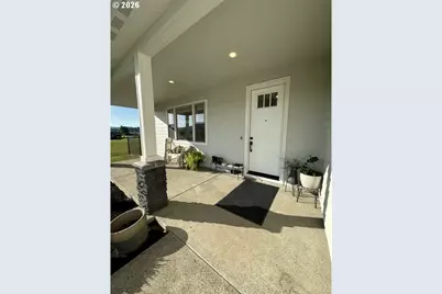 946 S Calapooia St, Sutherlin, OR 97479 - Photo 2