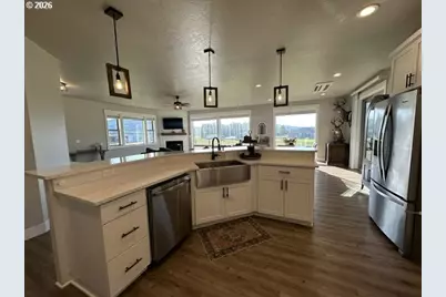 946 S Calapooia St, Sutherlin, OR 97479 - Photo 10