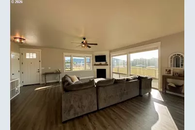 946 S Calapooia St, Sutherlin, OR 97479 - Photo 4