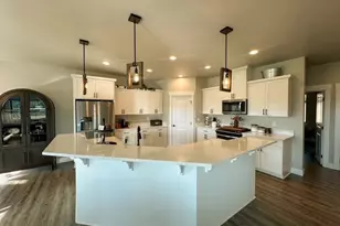 946 S Calapooia St, Sutherlin, OR 97479 - Photo 6