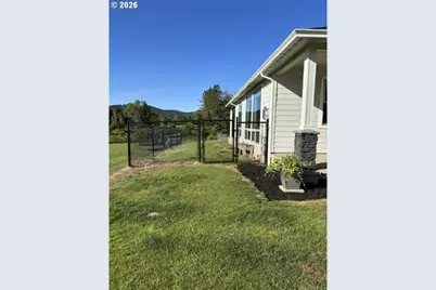 946 S Calapooia St, Sutherlin, OR 97479 - Photo 24
