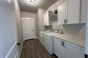 946 S Calapooia St, Sutherlin, OR 97479 - Photo 16