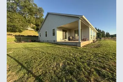 946 S Calapooia St, Sutherlin, OR 97479 - Photo 28