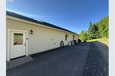 946 S Calapooia St, Sutherlin, OR 97479 - Photo 24