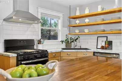 12719 NE Holladay St, Portland, OR 97230 - Photo 14