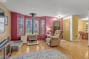 1102 S 11th Ave, Kelso, WA 98626 - Photo 4