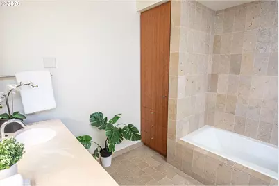 841 S Gaines St #2012, Portland, OR 97239 - Photo 26