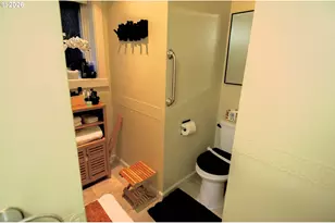 1425 NE Hillview Ct, Roseburg, OR 97470 - Photo 28