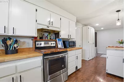 832 E 7th St, Molalla, OR 97038 - Photo 8