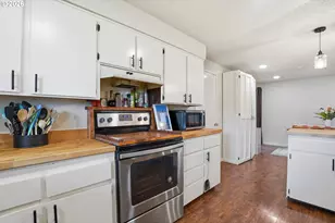 832 E 7th St, Molalla, OR 97038 - Photo 8