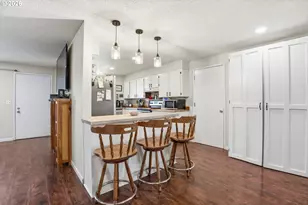 832 E 7th St, Molalla, OR 97038 - Photo 6
