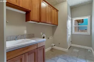 1674 Olympia Ct, Salem, OR 97304 - Photo 18