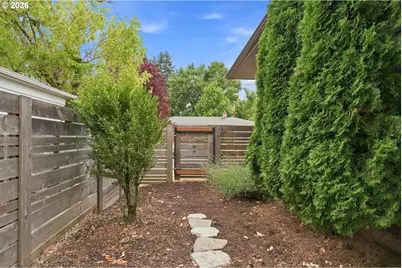 9241 SE Main St, Portland, OR 97216 - Photo 26