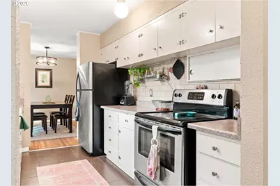 9241 SE Main St, Portland, OR 97216 - Photo 10