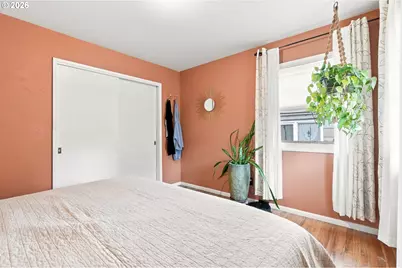 9241 SE Main St, Portland, OR 97216 - Photo 16