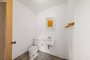 3018 W Filbert Ave, Roseburg, OR 97471 - Photo 10