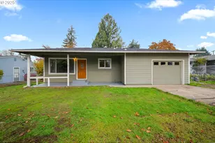 3018 W Filbert Ave, Roseburg, OR 97471 - Photo 2