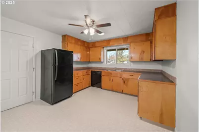 3018 W Filbert Ave, Roseburg, OR 97471 - Photo 8